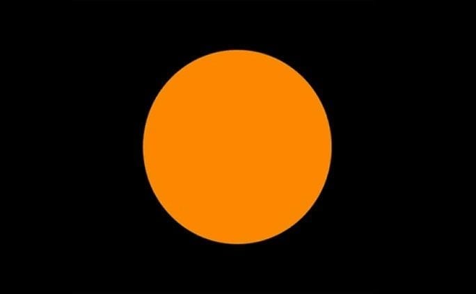 Whirlpool Productief Bevestigen Koop hier uw Zwart Oranje cirkel Racing vlag bij Wereldvlaggen.nl